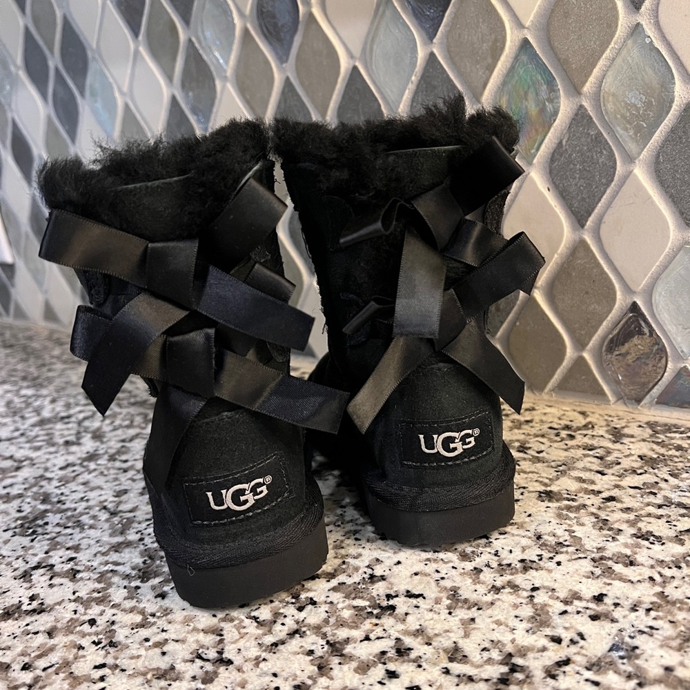 Toddler UGG Bailey Bow II Black Size 6